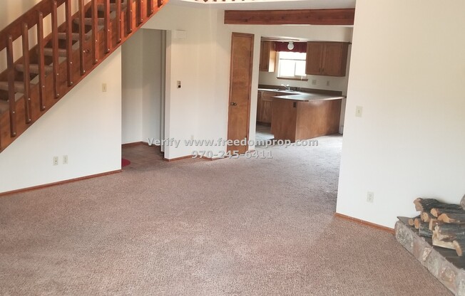 Lots of space in this 3 Bedroom 2.5 Bath Ridges Duplex