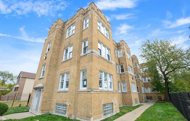 1215 - 1219 E 72nd St
