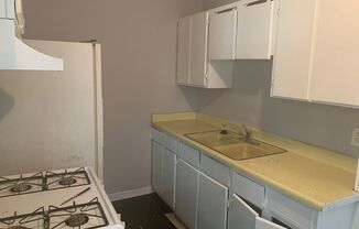 Cute 2/1 townhome with extra storage and covered parking