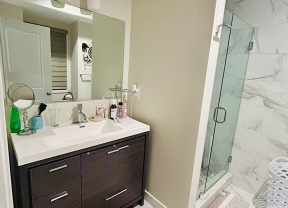 2 beds, 2.5 baths, 989 sqft, $3,400, Unit 6