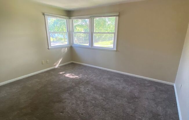 3 beds, 1 bath, 1,100 sqft, $1,450