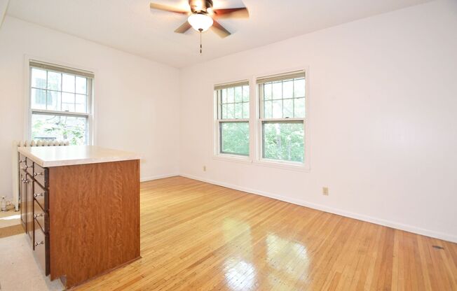 1 bed, 1 bath, 410 sqft, $920, Unit 8 - 35