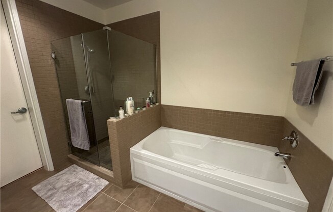 2 beds, 2 baths, 1,320 sqft, $4,100, Unit 2203