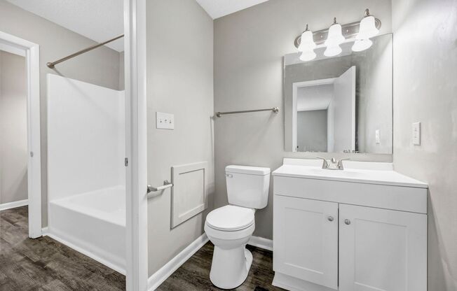 2 beds, 1.5 baths, 850 sqft, $1,095, Unit E15