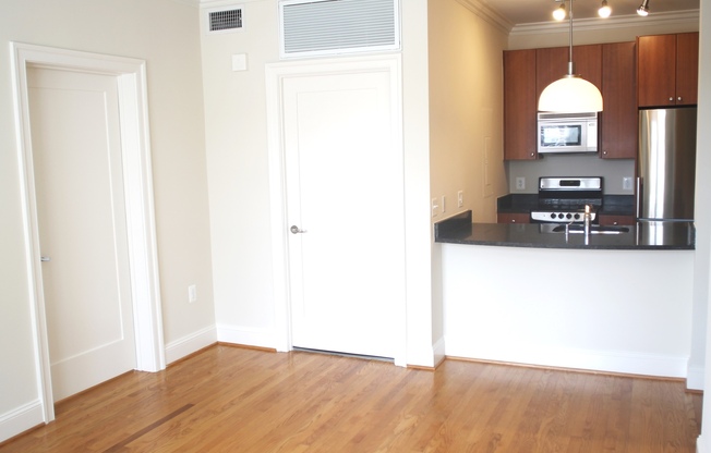 2 beds, 2 baths, 850 sqft, $3,900, Unit 203