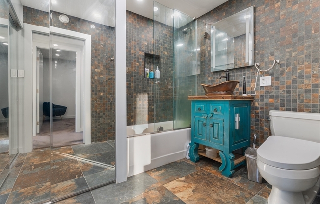 3 beds, 3 baths, 1,640 sqft, $6,500, Unit 6F