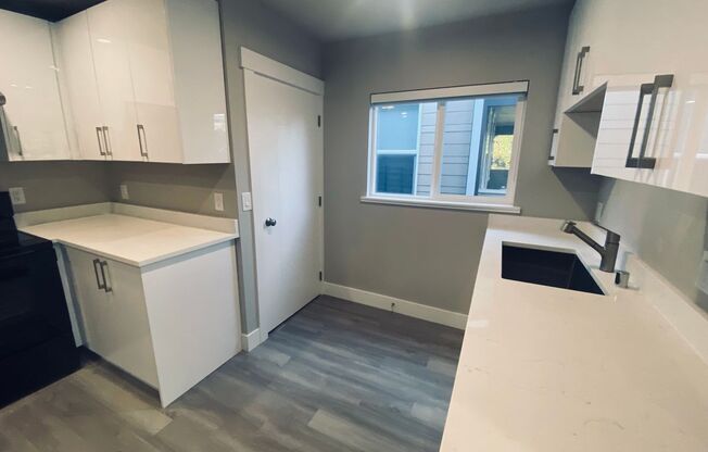 3 beds, 2 baths, 1,325 sqft, $2,650, Unit B