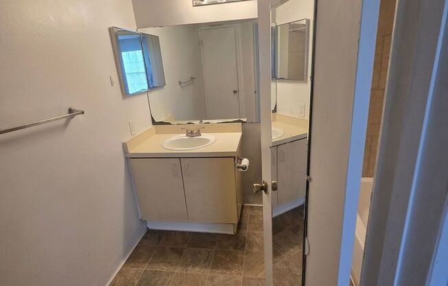 1 bed, 1 bath, $1,300