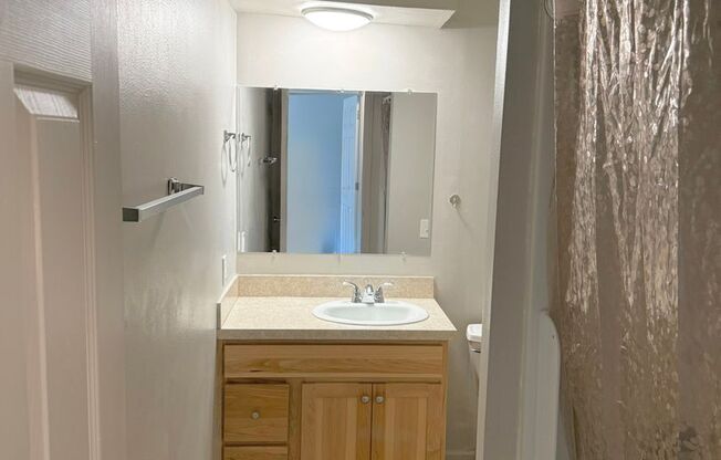 2 beds, 1 bath, 839 sqft, $1,395, Unit 34