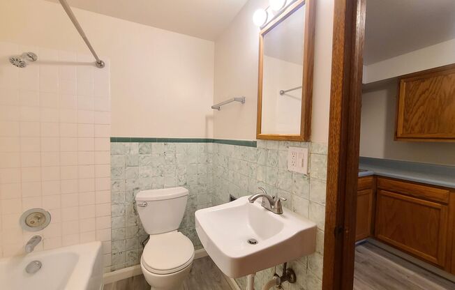 Studio, 1 bath, 450 sqft, $800, Unit 6