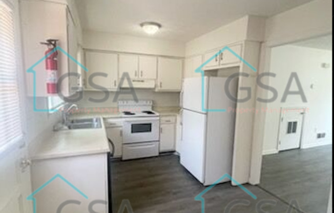 2 beds, 1.5 baths, 975 sqft, $950, Unit Cliffwood Terrace-4302-1E