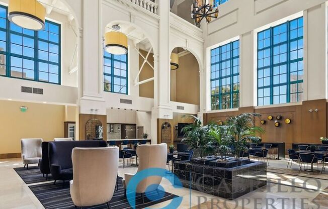 700 W E St