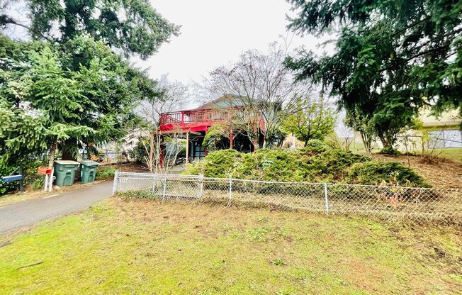 Tranquil House on Quiet South Delridge Street!