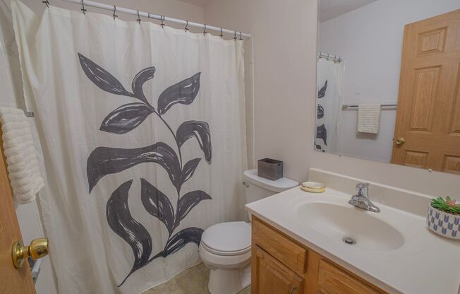 2 beds, 2 baths, 890 sqft, $910, Unit 2571-209