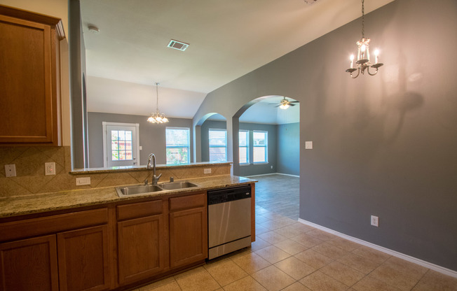 Beautifully Crafted 4-2-2 in Grand Prairie! Granite Counters!
