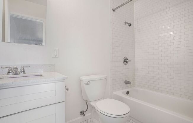 1 bed, 1 bath, $1,900, Unit H