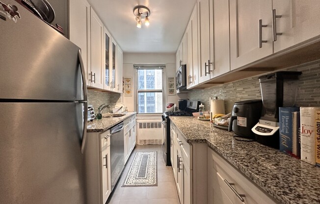 2 beds, 2 baths, $5,975, Unit 9E