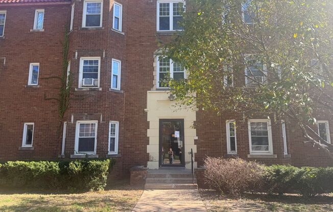 Radcliffe Apts. (3716 Dodge St.)