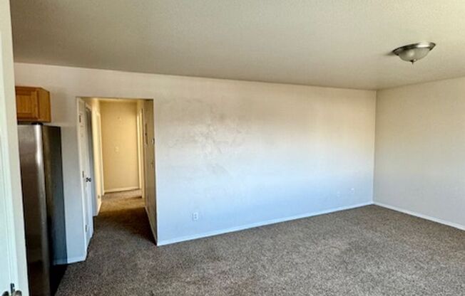 3 beds, 1 bath, $2,000, Unit UNIT D