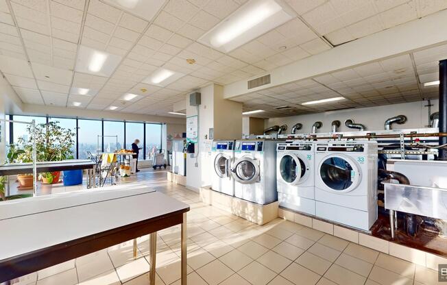 1 bed, 1.5 baths, $6,000, Unit 15G