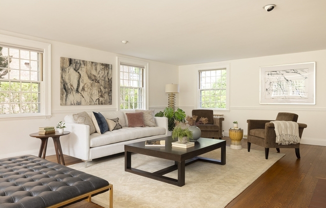 19 GRAY GDNS E