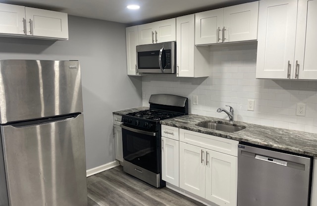 2739 W MONTGOMERY AVE