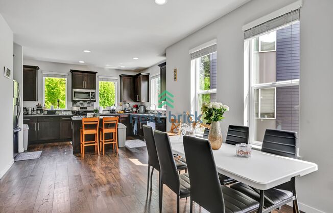 Spacious & Modern 4-Bed, 3.5-Bath Townhome in Prime Lynnwood Location