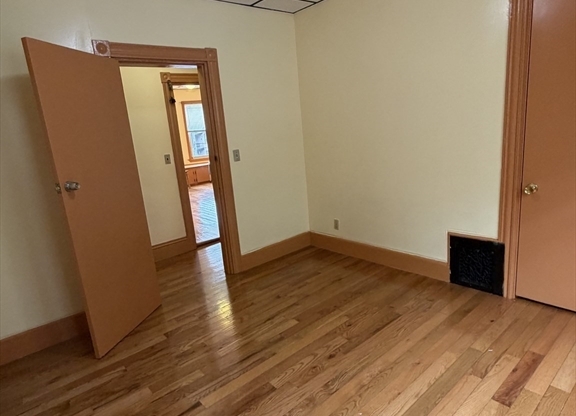 4 beds, 1 bath, 1,500 sqft, $2,800, Unit 2
