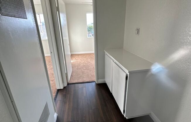 2 beds, 1 bath, $2,095, Unit 06