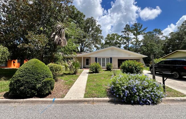 Beautiful 4/2 in Lakewood Estates