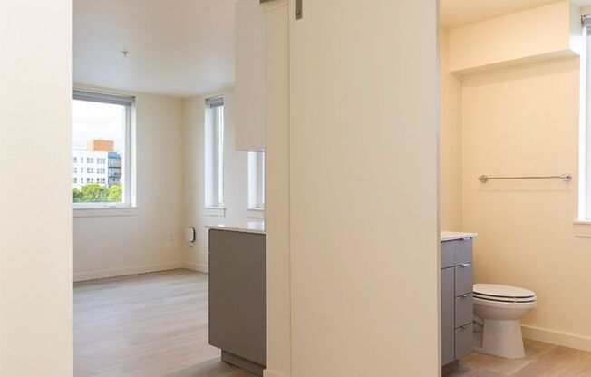 Studio, 1 bath, 310 sqft, $1,395, Unit 405