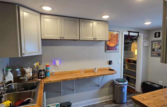 1 bed, 1 bath, $1,075, Unit # 204