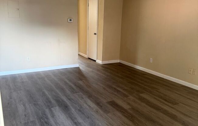 4521 Columbia Apartmetns