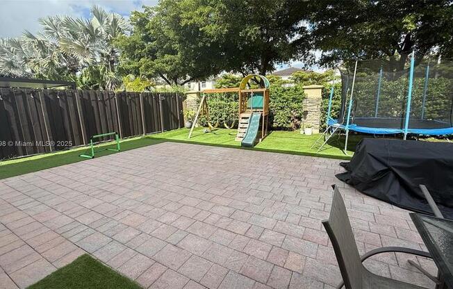 8660 NW 101 PL