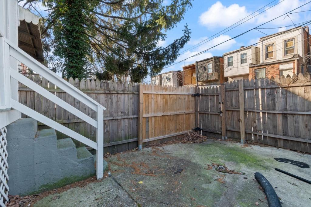 2214 RUSKIN AVE