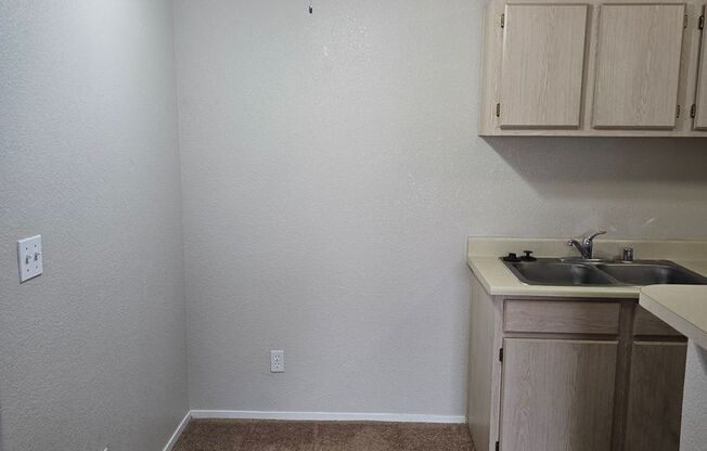 1 bed, 1 bath, $1,050, Unit Bldg. G