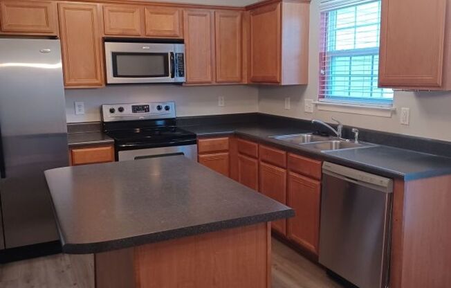 Awesome Location. South Nashville Townhome. Washer & Dryer.