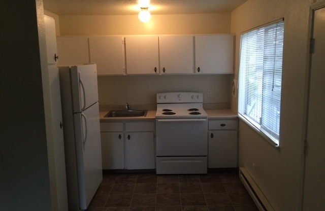 1 bed, 1 bath, 640 sqft, $1,200, Unit #42