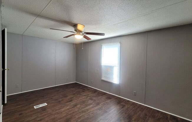 3 beds, 2 baths, $1,050, Unit # 240