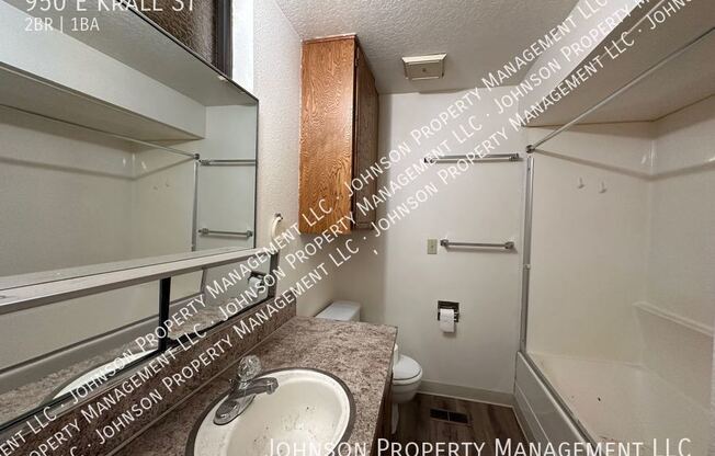 2 beds, 1 bath, 805 sqft, $1,295