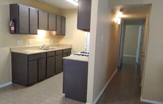 3 beds, 1 bath, 840 sqft, $850, Unit 11-1518 D