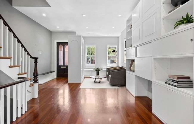 32 CLARENDON