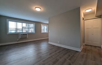 530 W Surf St 512