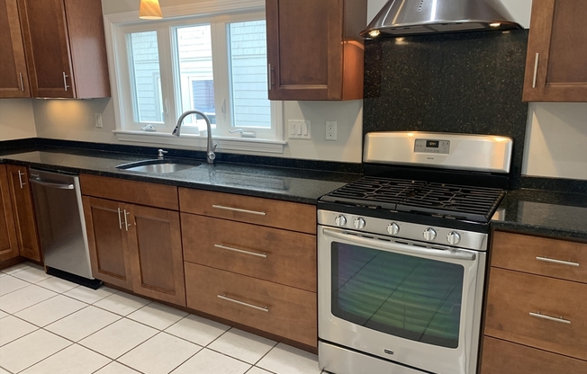 2 beds, 1 bath, $2,500, Unit 1