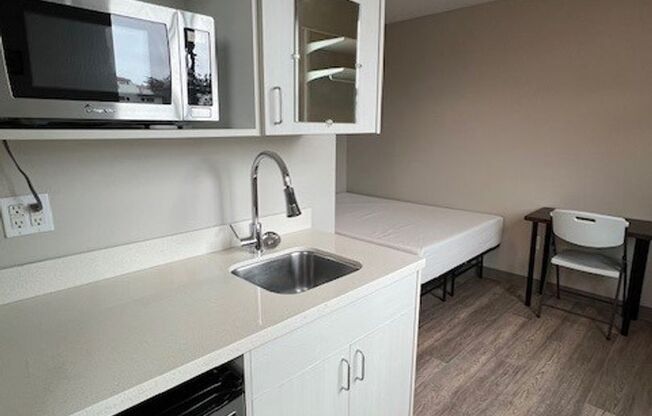 Studio, 1 bath, 172 sqft, $825, Unit D6
