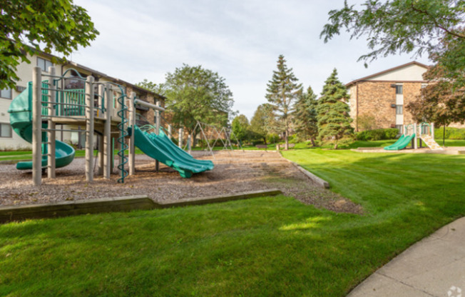 2 beds, 1 bath, 984 sqft, $1,695, Unit 155 118