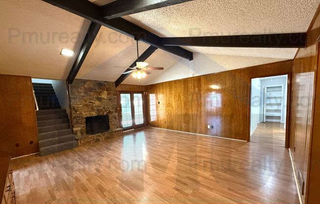 AVAILABLE NOW!!! Beautiful 3/2/2 house located in the desirable DeSoto area