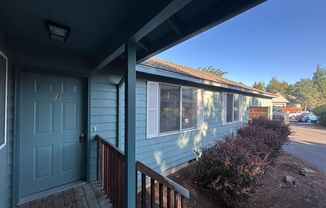 1073 NE HIDDEN VLY DR