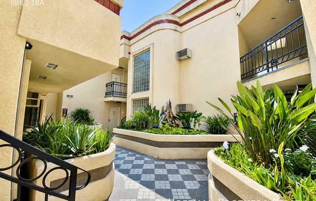 5105 Inglewood Blvd