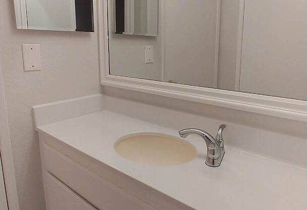 2 beds, 2 baths, 940 sqft, $2,950, Unit 515